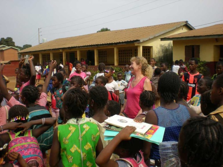 Des dons pour l'orphelinat Hakuna Matata en Guinée